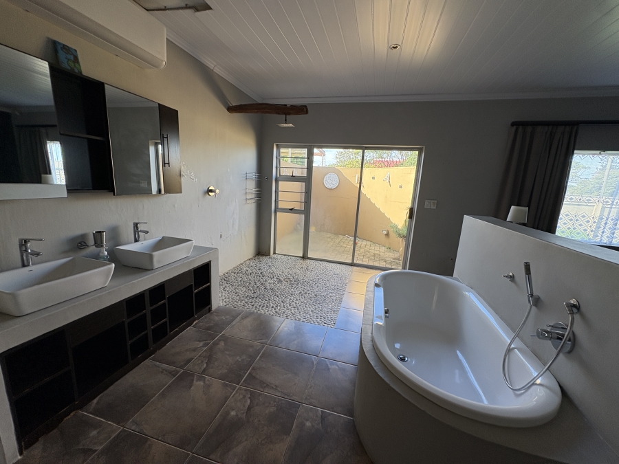 4 Bedroom Property for Sale in Gonubie Eastern Cape